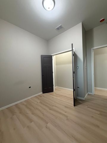 22 N Pulaski Road 1R, Chicago, IL 60624