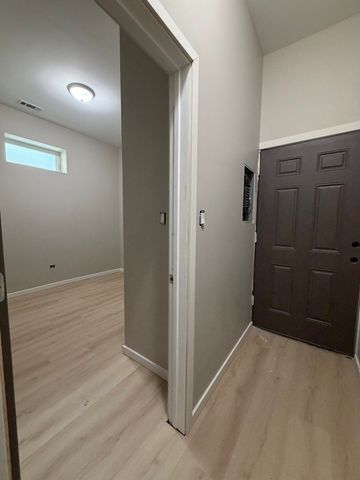 22 N Pulaski Road 1R, Chicago, IL 60624