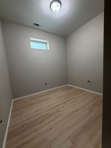 22 N Pulaski Road 1R, Chicago, IL 60624