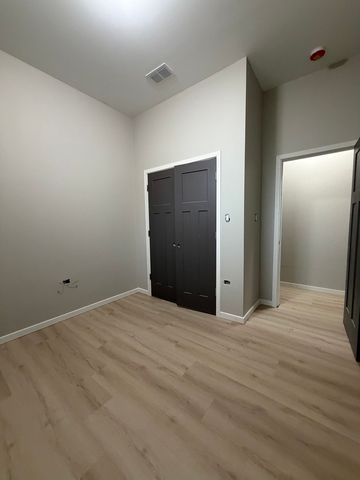 22 N Pulaski Road 1R, Chicago, IL 60624