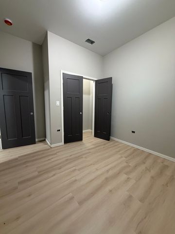 22 N Pulaski Road 1R, Chicago, IL 60624