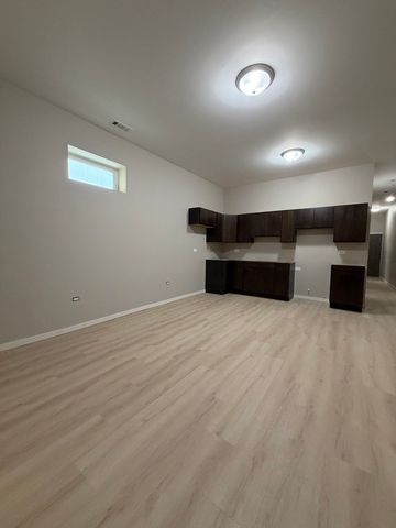 22 N Pulaski Road 1R, Chicago, IL 60624