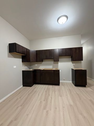 22 N Pulaski Road 1R, Chicago, IL 60624