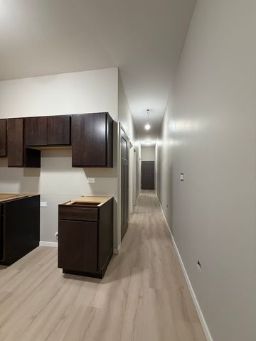 22 N Pulaski Road 1R, Chicago, IL 60624