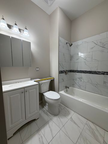 22 N Pulaski Road 1R, Chicago, IL 60624