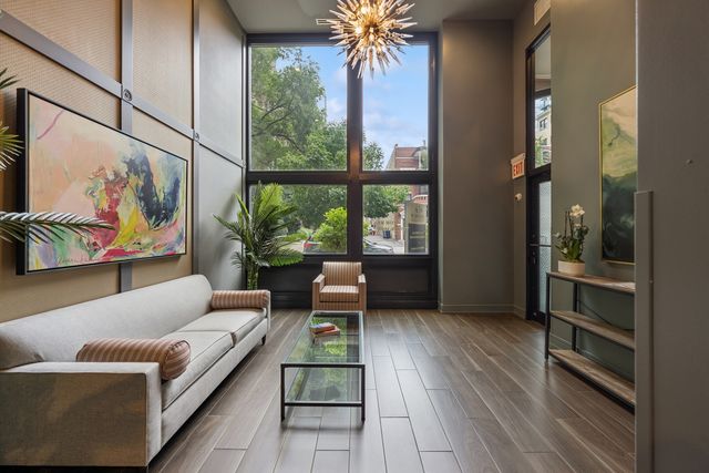 434 W Melrose Street 601, Chicago, IL 60657