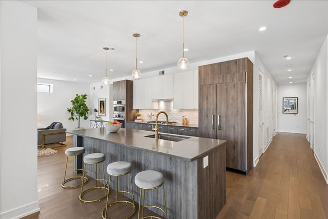 434 W Melrose Street 601, Chicago, IL 60657