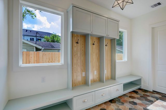 1046 Gardenia Drive, Houston, TX 77018