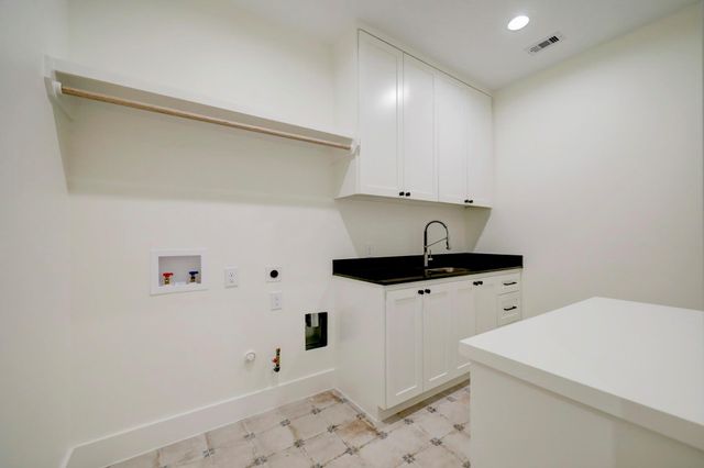 1046 Gardenia Drive, Houston, TX 77018