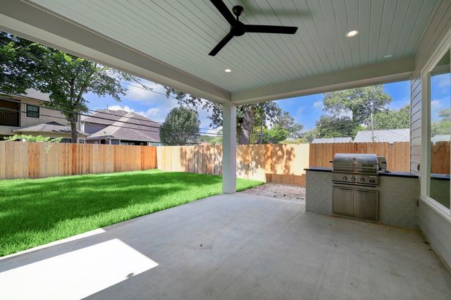 1046 Gardenia Drive, Houston, TX 77018