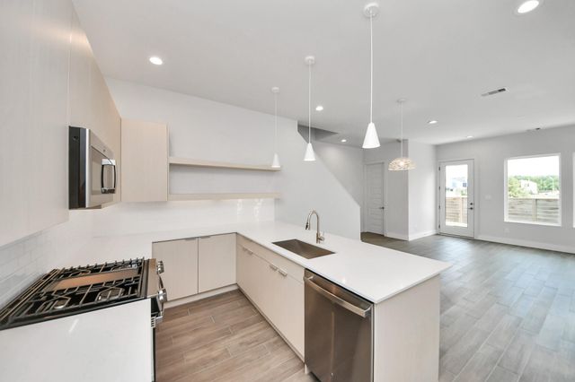 3015 Pelon Cay Drive, Houston, TX 77047