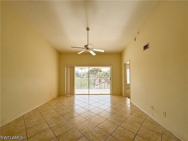 3250 Cypress Glen WAY 424, Naples, FL 34109