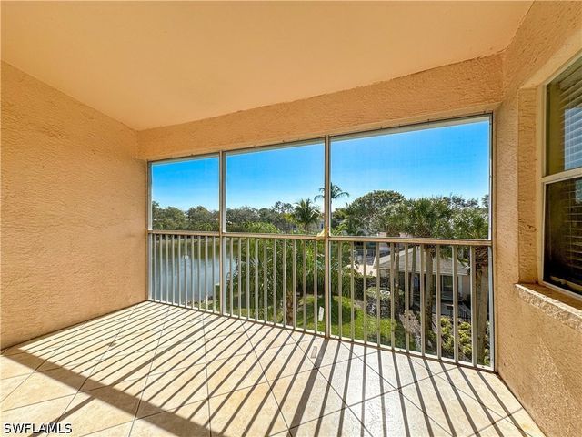 3250 Cypress Glen WAY 424, Naples, FL 34109