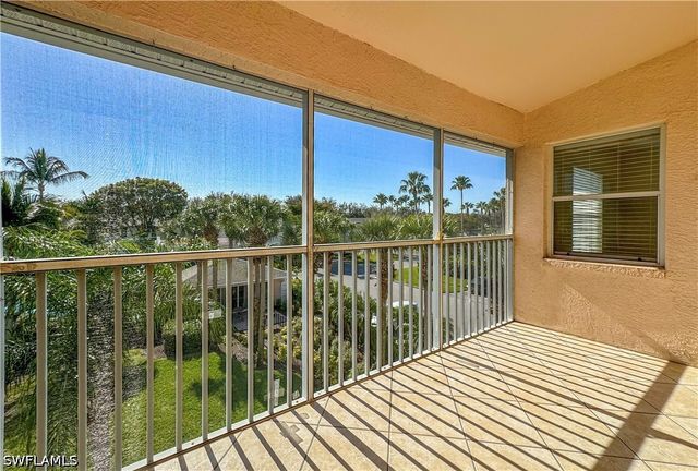 3250 Cypress Glen WAY 424, Naples, FL 34109