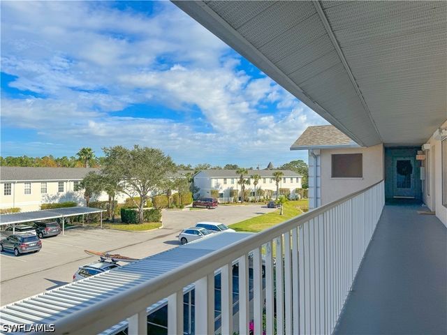 3250 Cypress Glen WAY 424, Naples, FL 34109