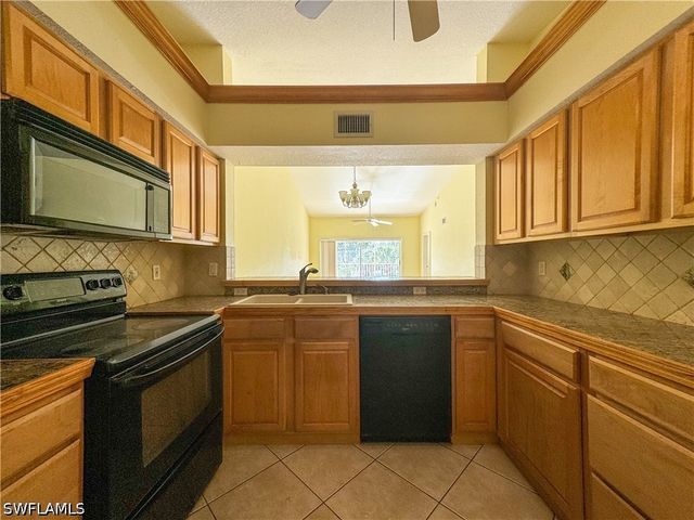3250 Cypress Glen WAY 424, Naples, FL 34109