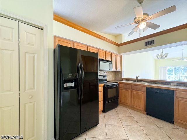 3250 Cypress Glen WAY 424, Naples, FL 34109