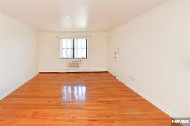 729 10th Street 2F, Secaucus, NJ 07094