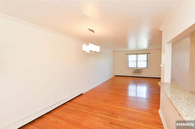 729 10th Street 2F, Secaucus, NJ 07094