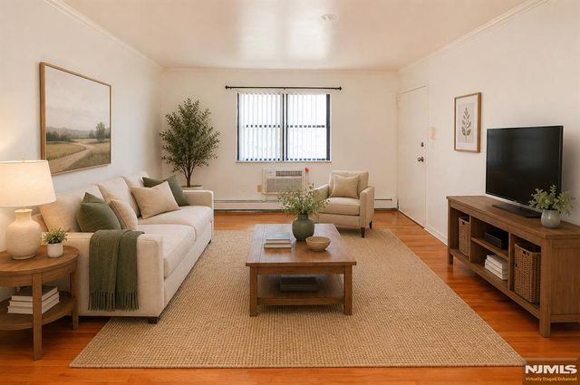 729 10th Street 2F, Secaucus, NJ 07094
