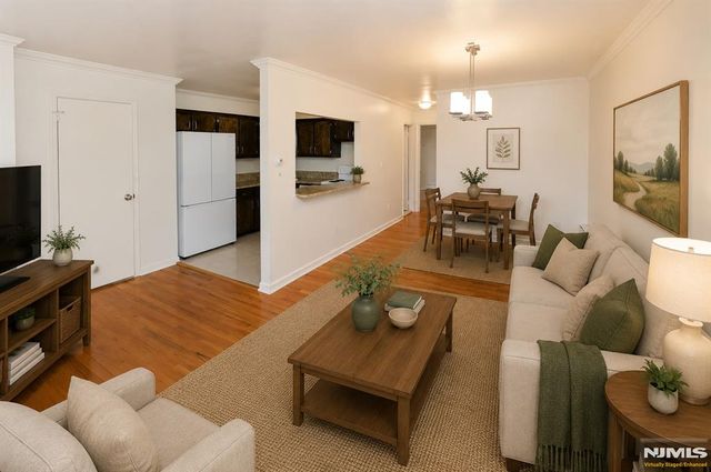 729 10th Street 2F, Secaucus, NJ 07094