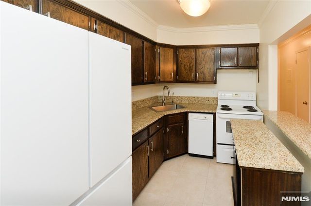 729 10th Street 2F, Secaucus, NJ 07094