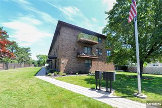 729 10th Street 2F, Secaucus, NJ 07094