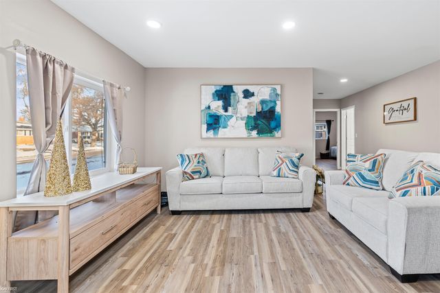 802 Mckeighan Avenue, Flint, MI 48507