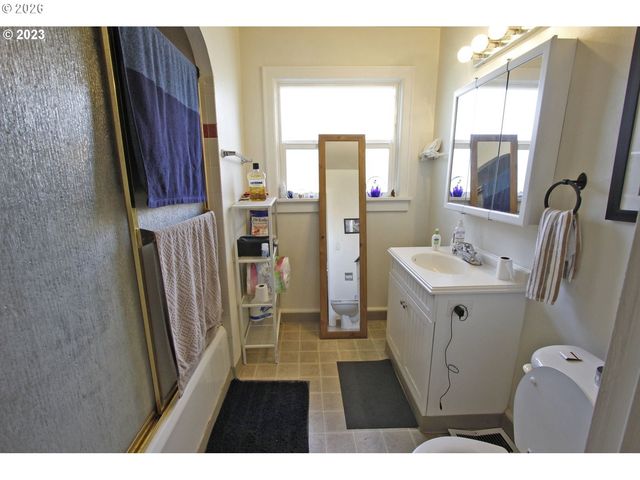 8428 Se 17TH Ave, Portland, OR 97202