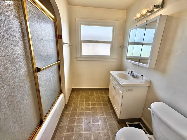 8428 Se 17TH Ave, Portland, OR 97202