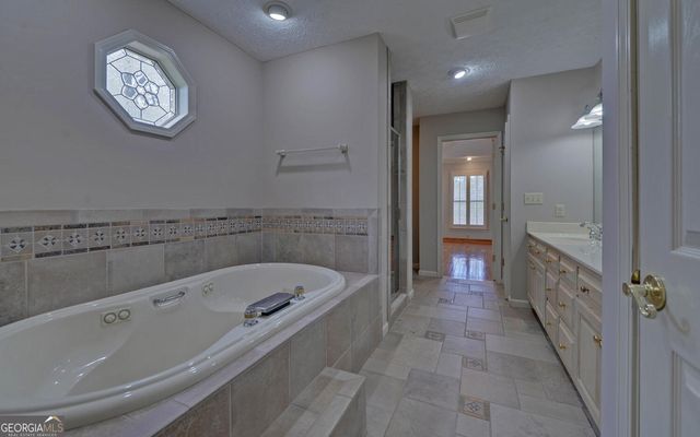 197 Woodland Way, Dewy Rose, GA 30634