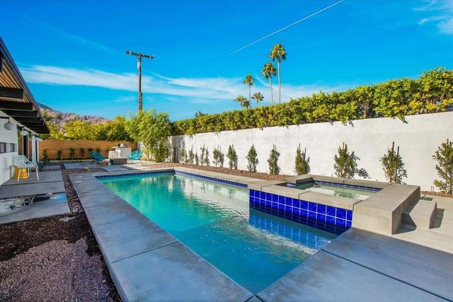 2788 E Via Escuela, Palm Springs, CA 92262
