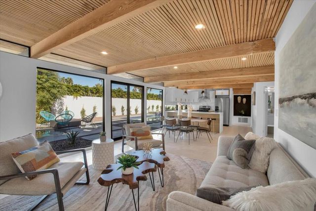 2788 E Via Escuela, Palm Springs, CA 92262