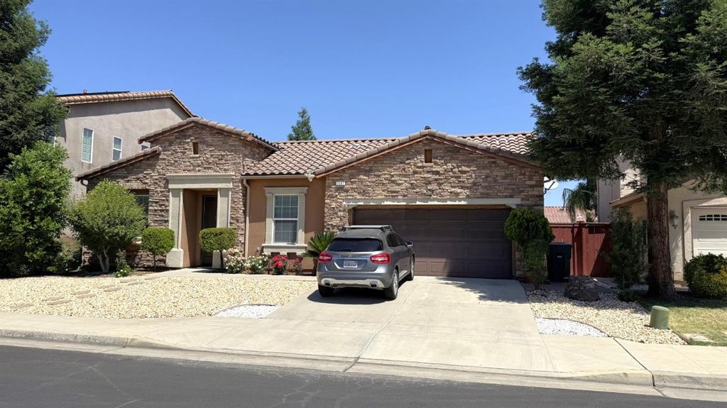 3257 Twain Avenue, Clovis, CA 93619