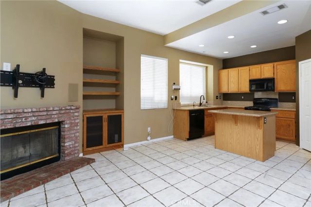 7828 Linares, Riverside, CA 92509