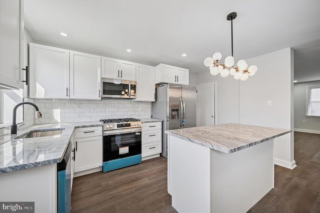 1010 FLANDERS RD, Philadelphia, PA 19151