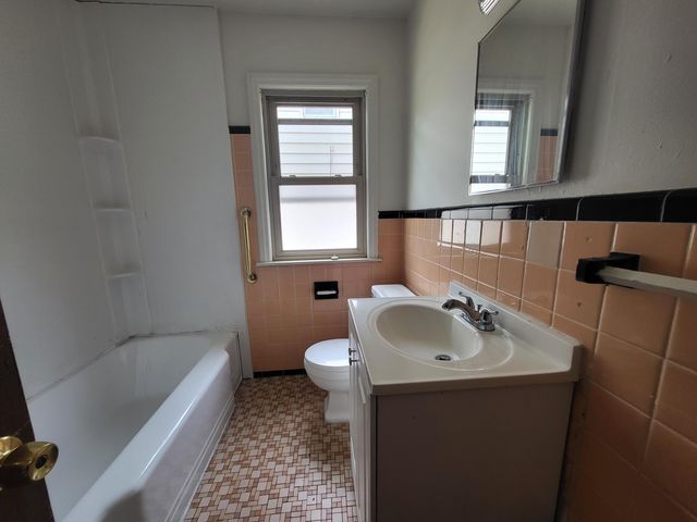 19677 Kingsville Street, Harper Woods, MI 48225