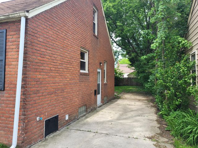 19677 Kingsville Street, Harper Woods, MI 48225