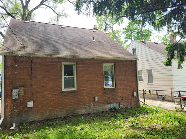 19677 Kingsville Street, Harper Woods, MI 48225