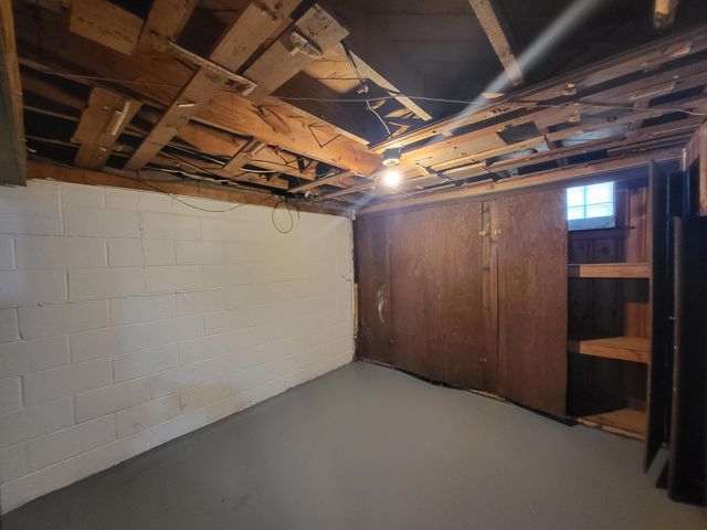 19677 Kingsville Street, Harper Woods, MI 48225