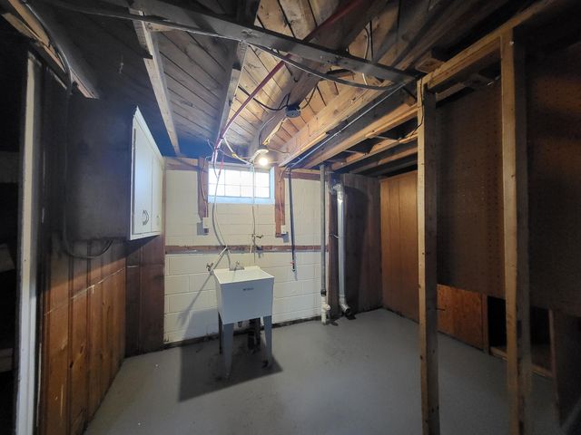 19677 Kingsville Street, Harper Woods, MI 48225