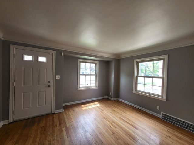 19677 Kingsville Street, Harper Woods, MI 48225