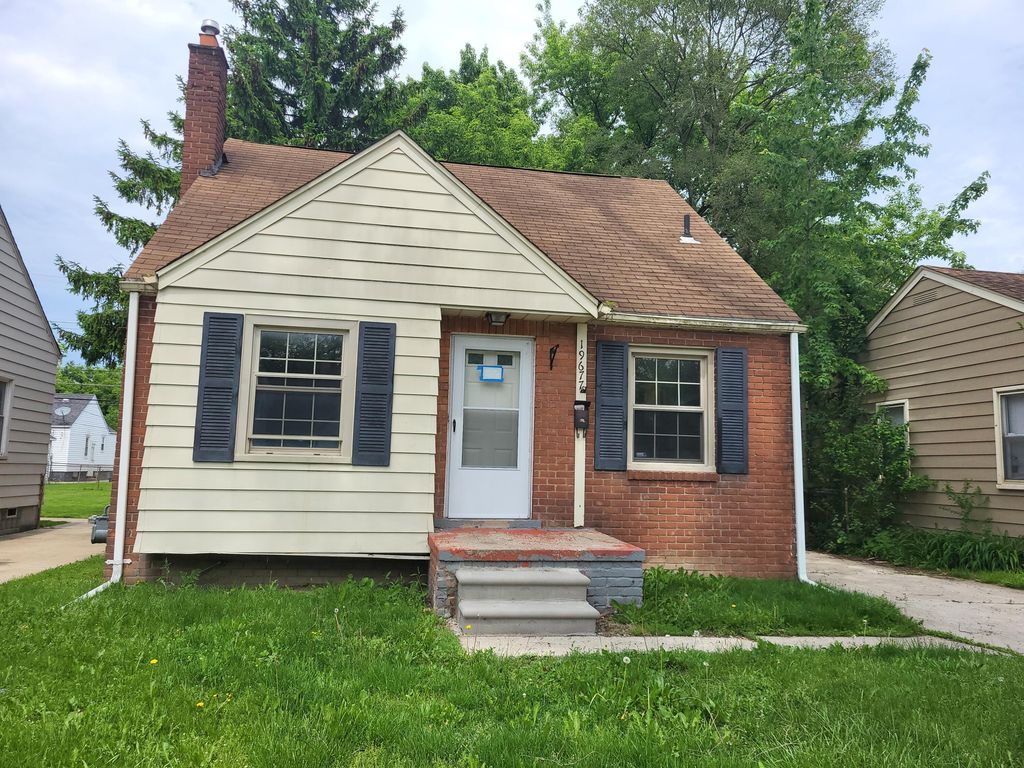 19677 Kingsville Street, Harper Woods, MI 48225