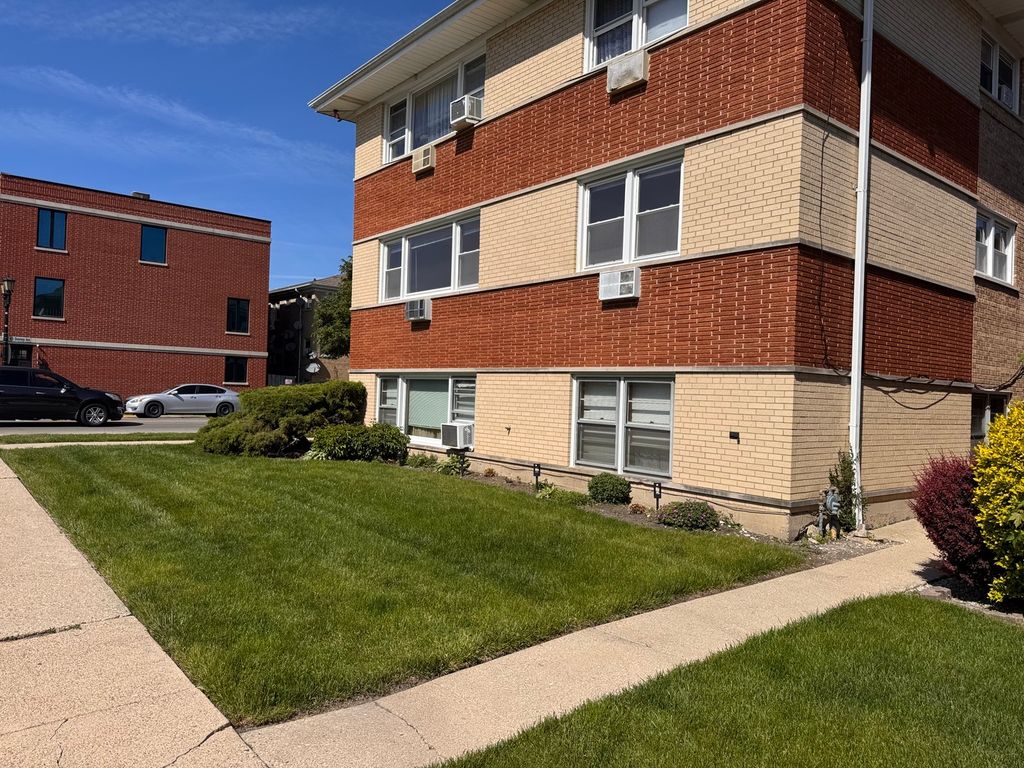 7347 W Diversey Avenue W 8, Elmwood Park, IL 60707
