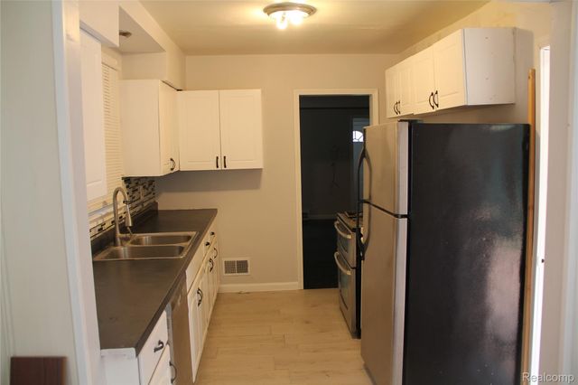 11470 E Lakepointe Street E, Detroit, MI 48224