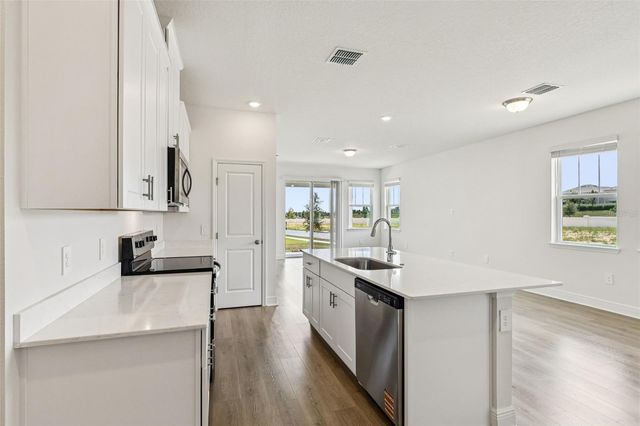 2233 HEN ROAD, Minneola, FL 34715