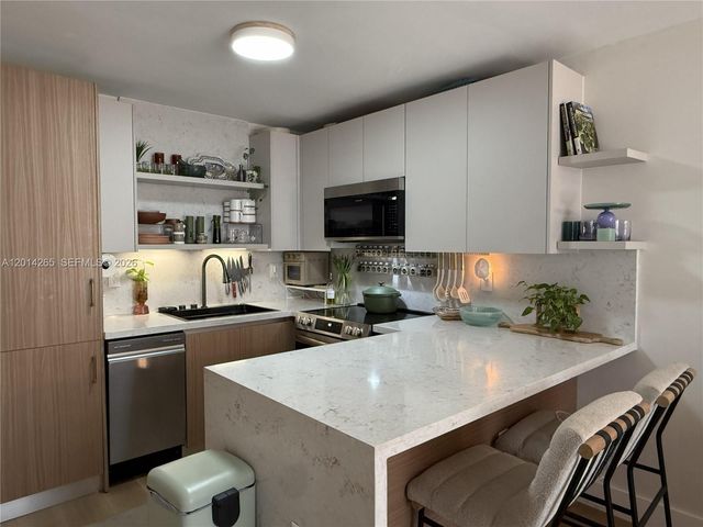 1666 West Ave 305, Miami Beach, FL 33139