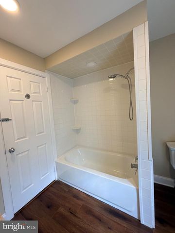 127 E UNION ST, Burlington, NJ 08016