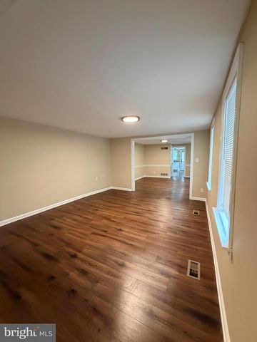 127 E UNION ST, Burlington, NJ 08016