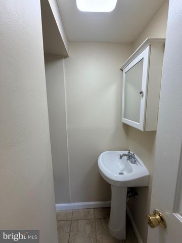 127 E UNION ST, Burlington, NJ 08016